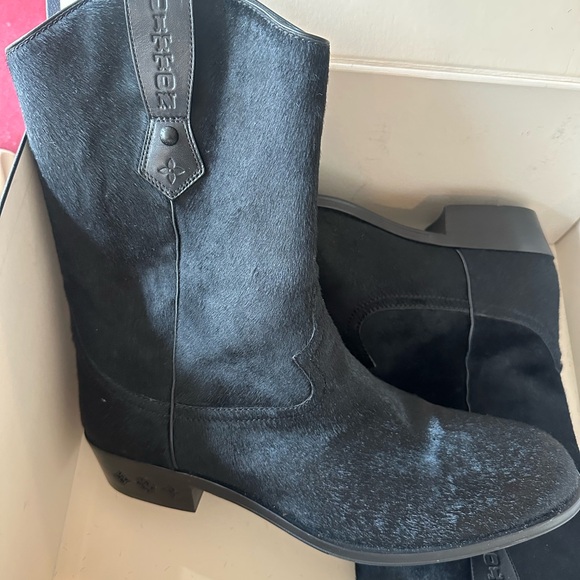 Black Pony Hair LV Boots - Picture 4 of 7